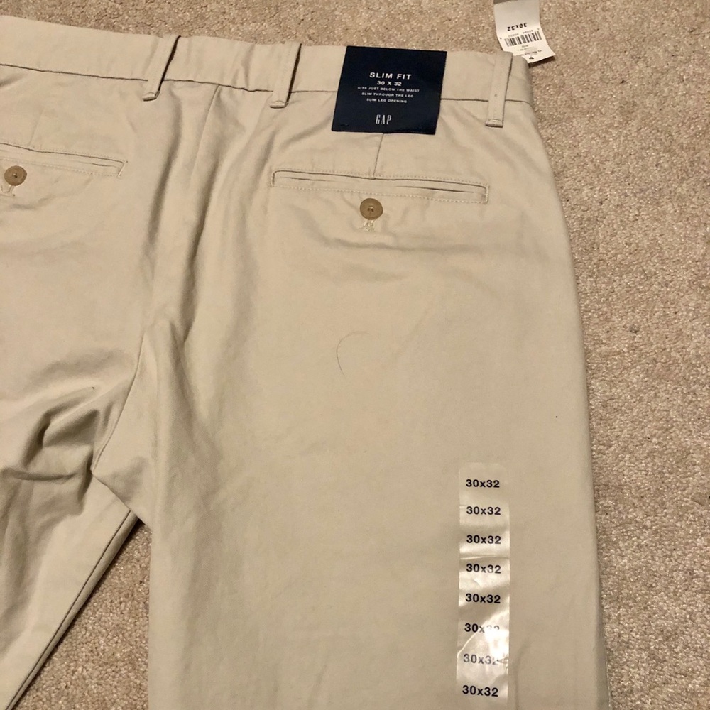 NWT GAP Khakis 30x32